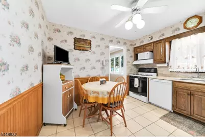 536 Fairway Dr, Union Township, NJ 07083 - Photo 8