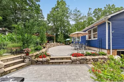 102 Meadow Rd, Hampton Township, NJ 07860 - Photo 4