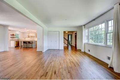 110 Hill Top Ln, Branchburg Township, NJ 08853 - Photo 4