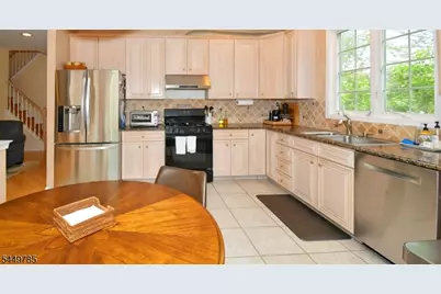 253 Patriot Hill Dr, Bernards Township, NJ 07920 - Photo 4