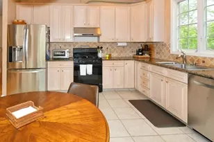 253 Patriot Hill Dr, Bernards Township, NJ 07920 - Photo 4