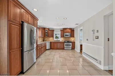 200 N 18th St #2, Kenilworth, NJ 07033 - Photo 2