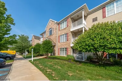 319 Sophee Ln, Lakewood Twp., NJ 08701 - Photo 2