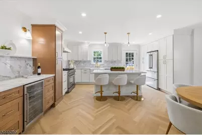 37 Congressional Pkwy, Livingston, NJ 07039 - Photo 4