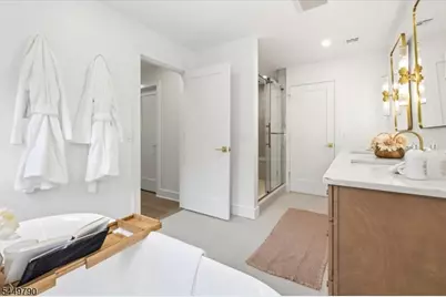 37 Congressional Pkwy, Livingston, NJ 07039 - Photo 14