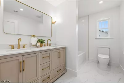 37 Congressional Pkwy, Livingston, NJ 07039 - Photo 18