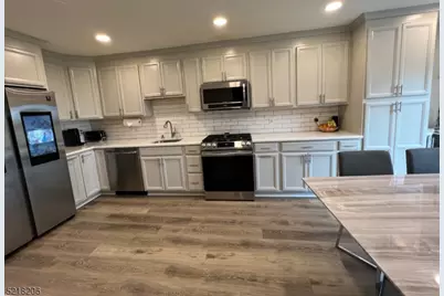 206 Patriots Rd, Parsippany, NJ 07950 - Photo 6