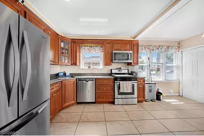 93 N 15th St, Prospect Park, NJ 07508 - Photo 6