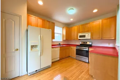 315 Birch Ct, New Brunswick, NJ 08901 - Photo 8