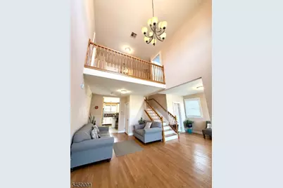 33 Livingston Ave, Woodbridge Township, NJ 07001 - Photo 2