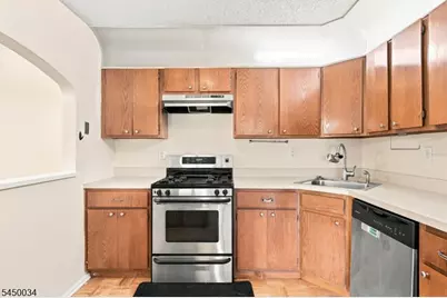 407 Lancaster Ct, Piscataway Township, NJ 08854 - Photo 10