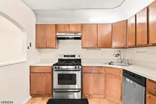 407 Lancaster Ct, Piscataway Township, NJ 08854 - Photo 10