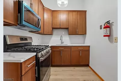 14 Hazard Pl #3C, Elizabeth, NJ 07208 - Photo 12