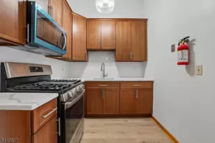 14 Hazard Pl, Elizabeth, NJ 07208 - Photo 12