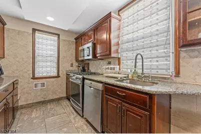 15 Putnam Pl, Clifton, NJ 07011 - Photo 10