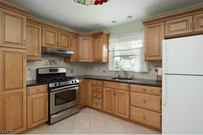 76 Harrison St, Clark Township, NJ 07066 - Photo 12
