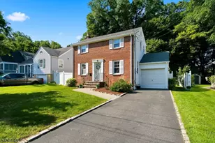 11 Monroe Ave, Roseland, NJ 07068 - Photo 2