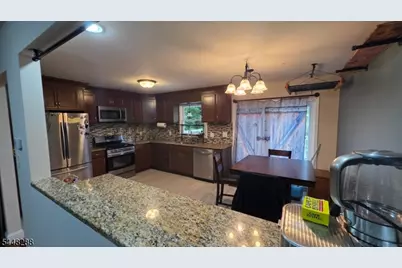 91 Goldfinch Ln, West Milford, NJ 07421 - Photo 4