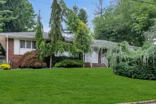 7 Oak Ridge, Springfield Twp., NJ 07081 - Photo 2