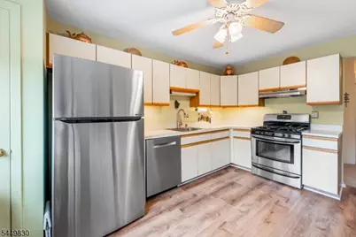 154 Drake Ln, Roxbury Township, NJ 07852 - Photo 8