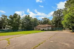419 Ratzer Rd, Wayne, NJ 07470 - Photo 10