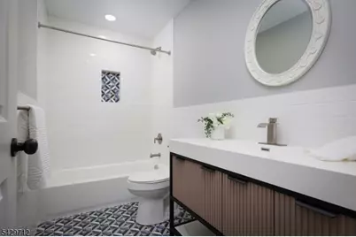 81 Hutchinson St, Clark Township, NJ 07066 - Photo 22