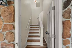 127 Chariot Ct, Piscataway Township, NJ 08854 - Photo 2