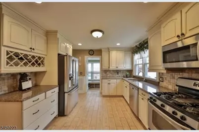 611 Corliss Ave, Phillipsburg, NJ 08865 - Photo 6