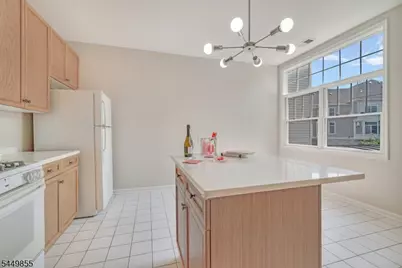 408 Kensington Ln, Livingston Twp., NJ 07039 - Photo 4