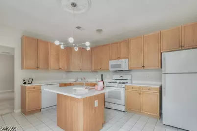408 Kensington Ln, Livingston Twp., NJ 07039 - Photo 2
