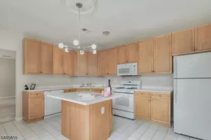 408 Kensington Ln, Livingston Twp., NJ 07039 - Photo 2