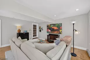 21 Crossbrook Rd, Livingston, NJ 07039 - Photo 18
