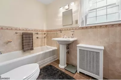 24 Synott Pl, Newark, NJ 07106 - Photo 18