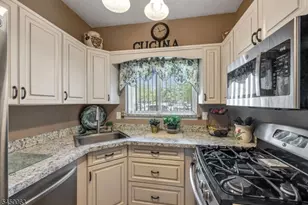 602 Brittany Dr, Wayne, NJ 07470 - Photo 14