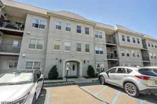 602 Brittany Dr, Wayne, NJ 07470 - Photo 2
