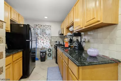 637 Myrtle St, Elizabeth, NJ 07202 - Photo 8