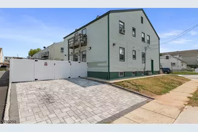 637 Myrtle St, Elizabeth, NJ 07202 - Photo 4
