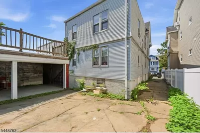 185 Grumman Ave, Newark, NJ 07112 - Photo 16