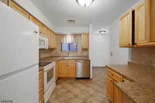 93 Overlook Dr, Union Township, NJ 08809 - Photo 12