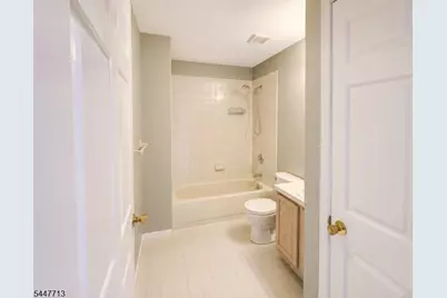 1104 Oakcroft Ln, Franklin Township, NJ 08873 - Photo 10