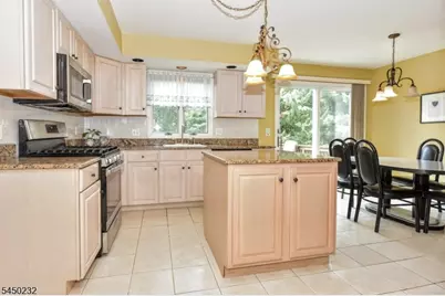 13 Bryan Ct, Wayne, NJ 07470 - Photo 12