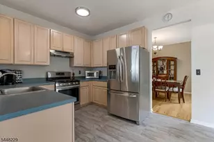 19 Heinrick Way, Bridgewater Twp., NJ 08807 - Photo 4