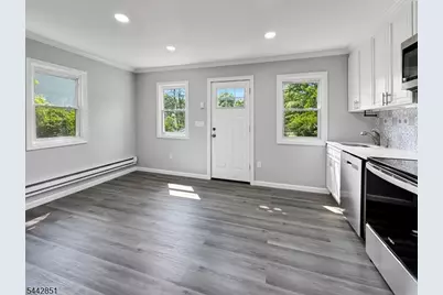 121 Dartmouth Trl, Hopatcong, NJ 07843 - Photo 4