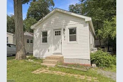 121 Dartmouth Trl, Hopatcong, NJ 07843 - Photo 1