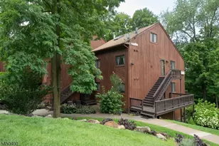4 Augusta Dr, Vernon, NJ 07462 - Photo 2