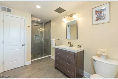 146 Lakewood Dr, Denville, NJ 07834 - Photo 12