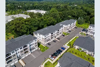 13 Whitney Ave #13, Morris Plains, NJ 07950 - Photo 2