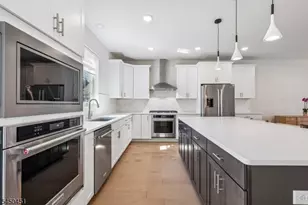 1 Periwinkle Ln, Warren Township, NJ 07059 - Photo 2