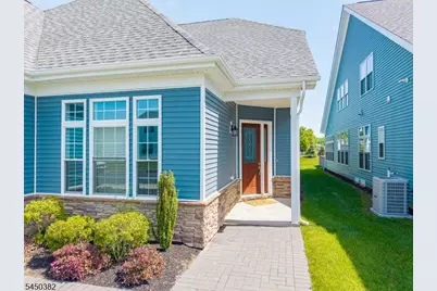 22 Samjan Cir, Robbinsville Township, NJ 08520 - Photo 2