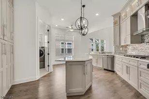 22 Samjan Cir, Robbinsville Township, NJ 08520 - Photo 6